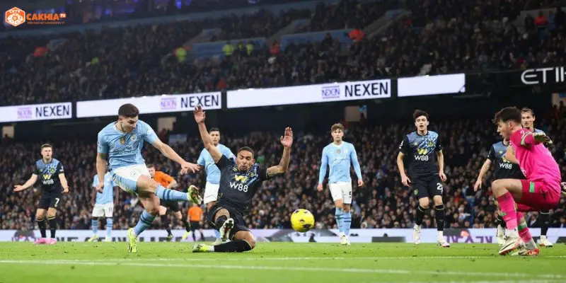 Lyle Foster và Erling Haaland sẵn sàng đối đầu trong trận Burnley vs Manchester City
